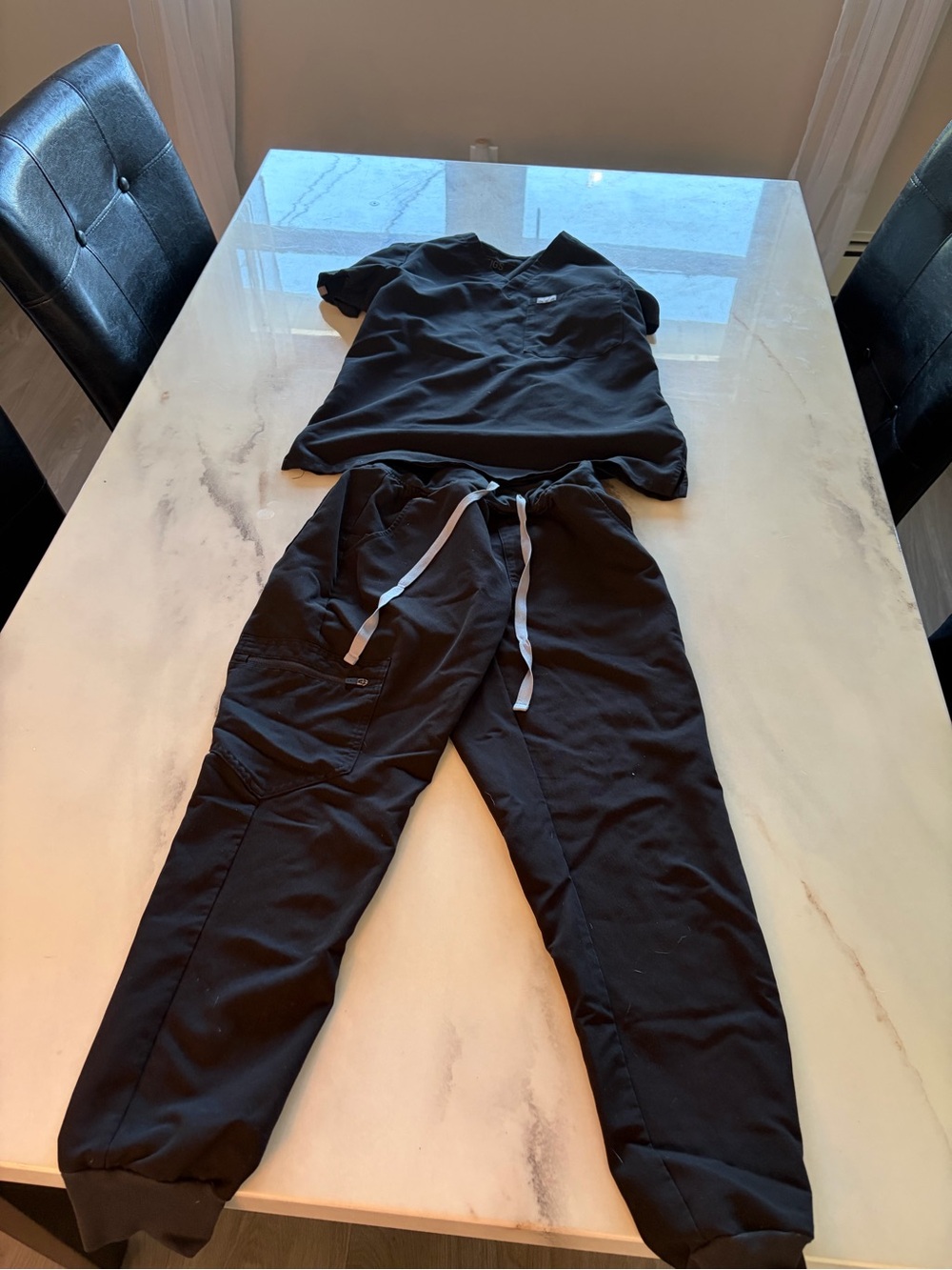 FIGS SCRUB SET IN BLACK
